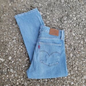Levi's 724 High Rise Straight Jeans Light Wash 27 x 32